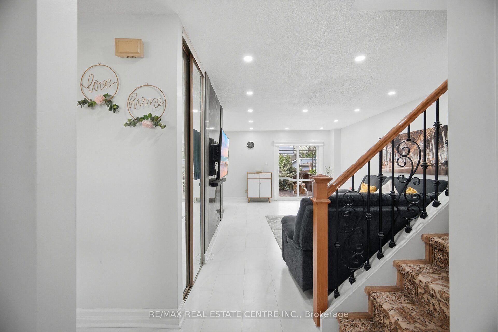 Photo 7 of 13 Dalzell Avenue, Brampton, Heart Lake West — HOMEH
