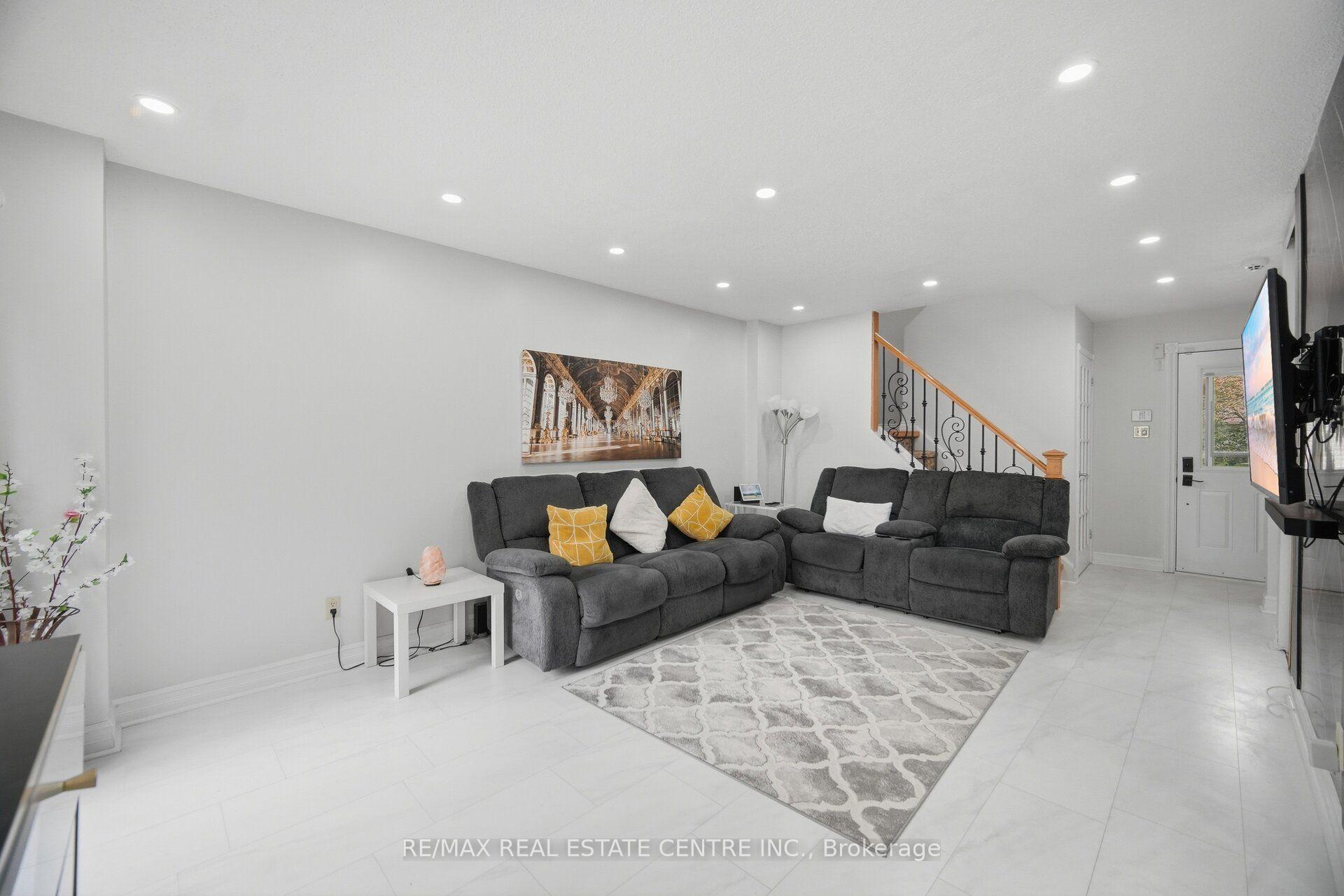 Photo 8 of 13 Dalzell Avenue, Brampton, Heart Lake West — HOMEH