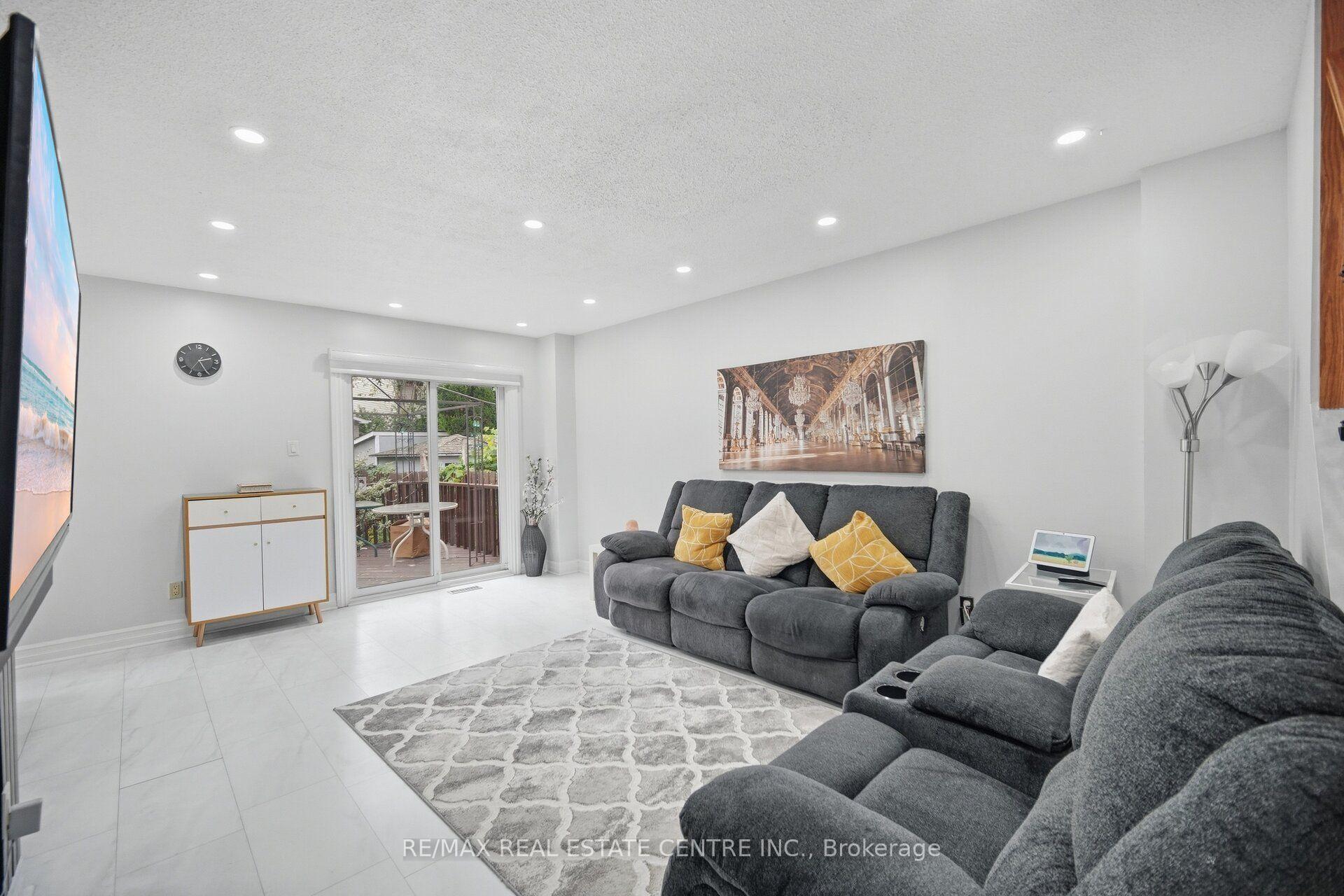 Photo 9 of 13 Dalzell Avenue, Brampton, Heart Lake West — HOMEH