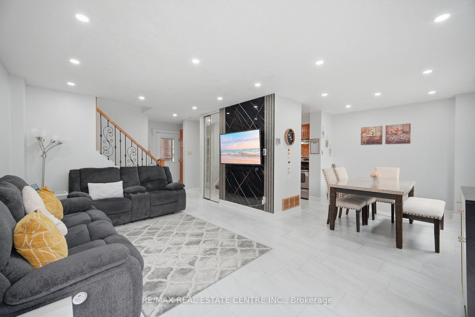 Photo 10 of 13 Dalzell Avenue, Brampton, Heart Lake West — HOMEH