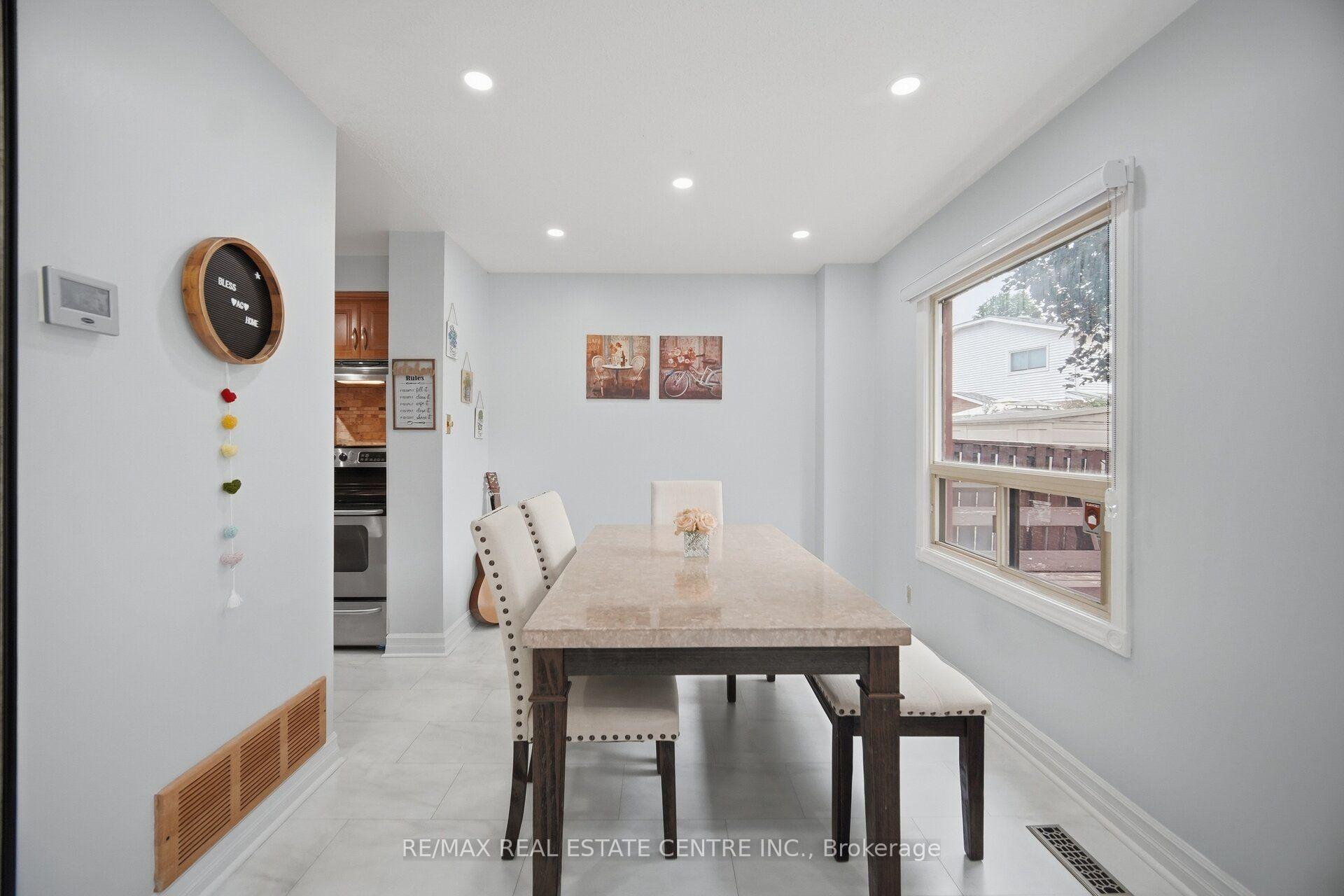 Photo 11 of 13 Dalzell Avenue, Brampton, Heart Lake West — HOMEH