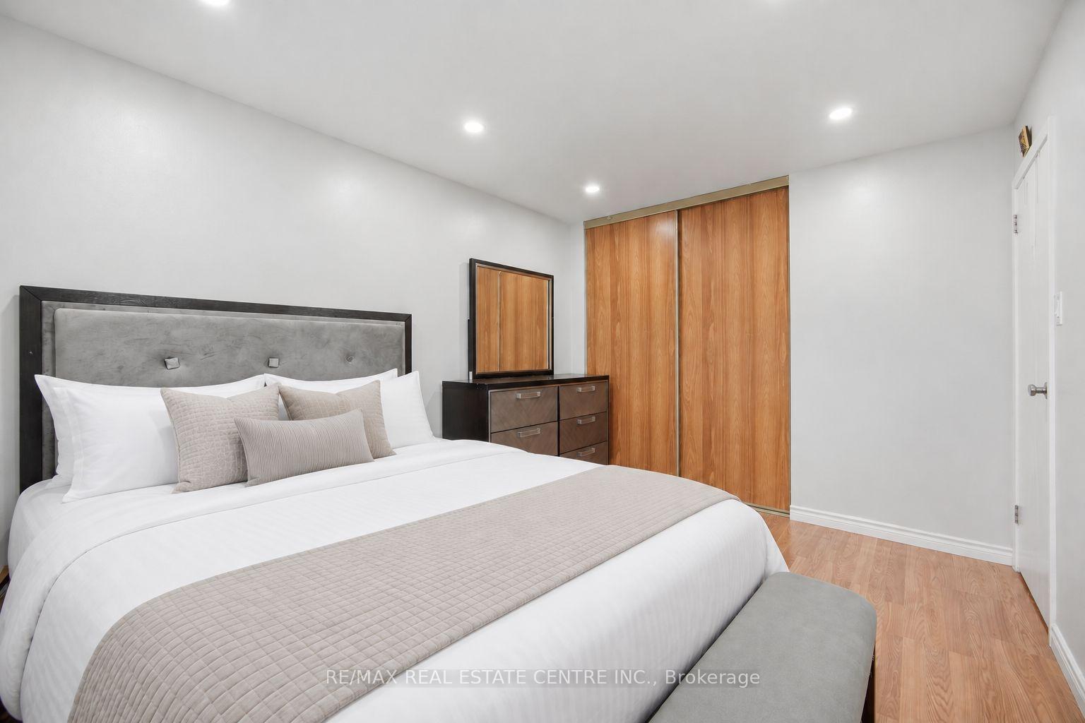 Photo 20 of 13 Dalzell Avenue, Brampton, Heart Lake West — HOMEH