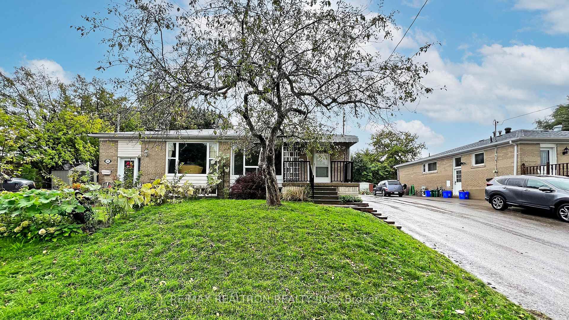 Front of Unit Bachelor Unit #BSMNT, 244 Browndale Crescent