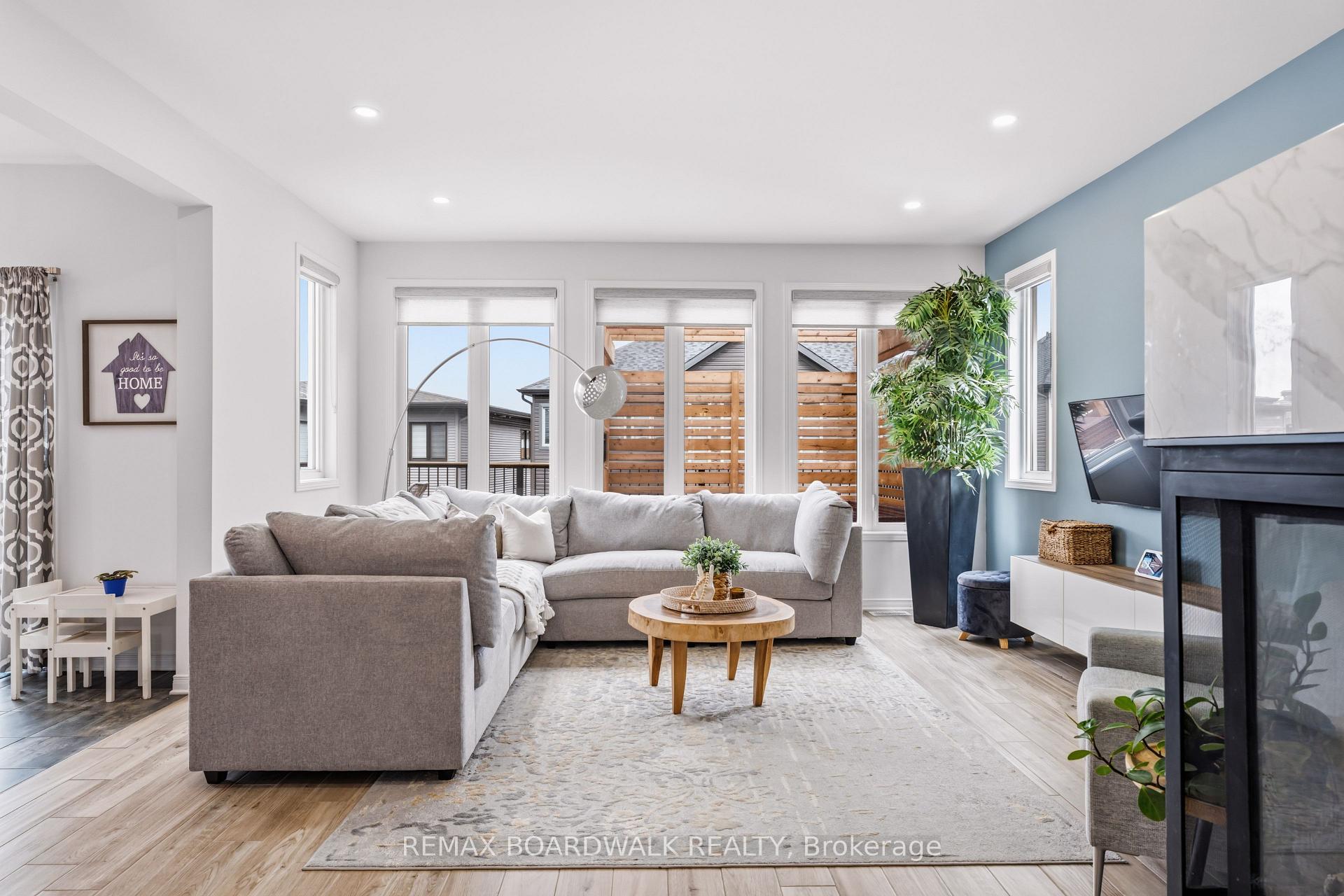 Photo 9 of 210 Pingwi Place, Ottawa, Blossom Park/Kemp Park/Findlay Creek — HOMEH