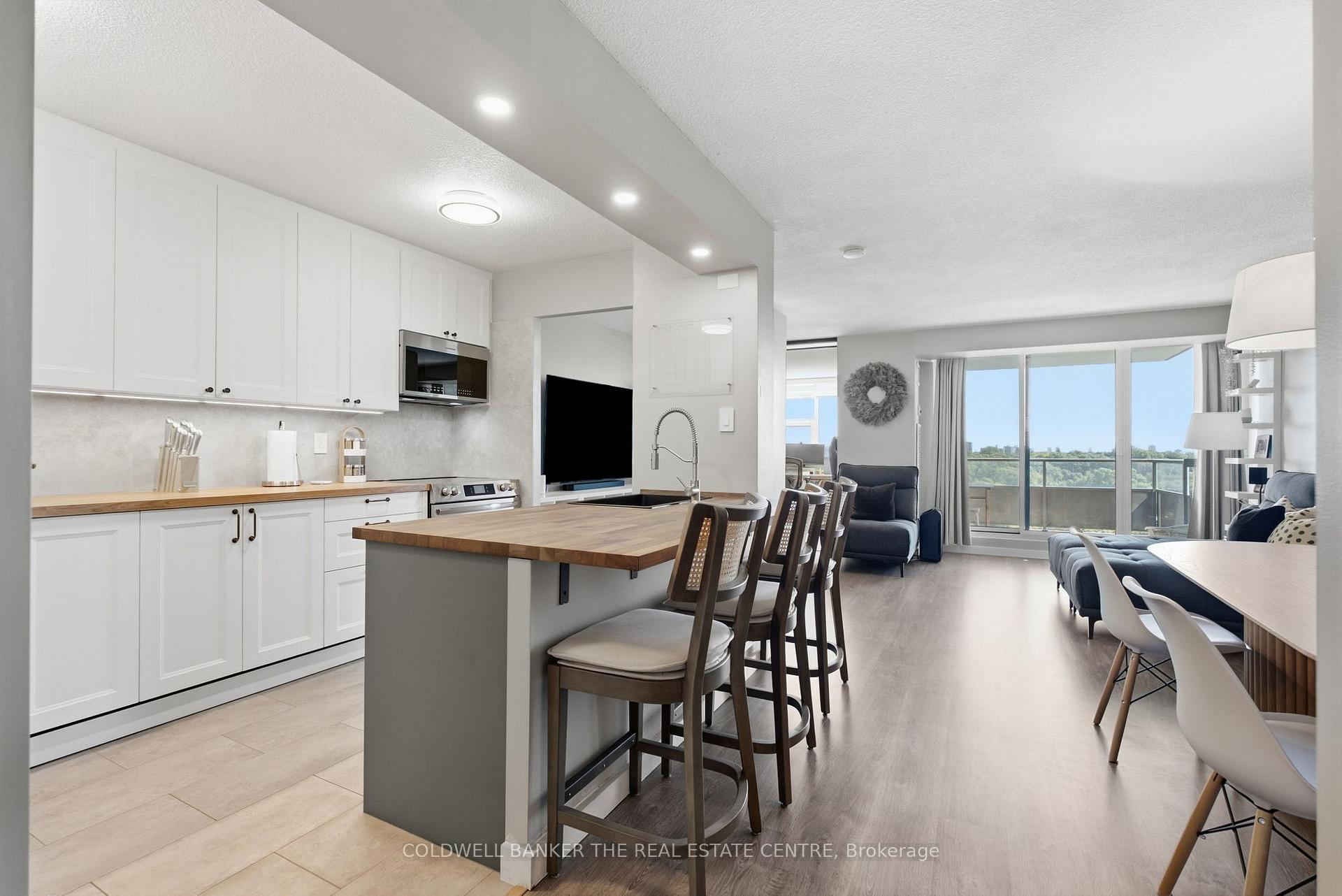 Photo of Unit 907, 75 Emmett Avenue