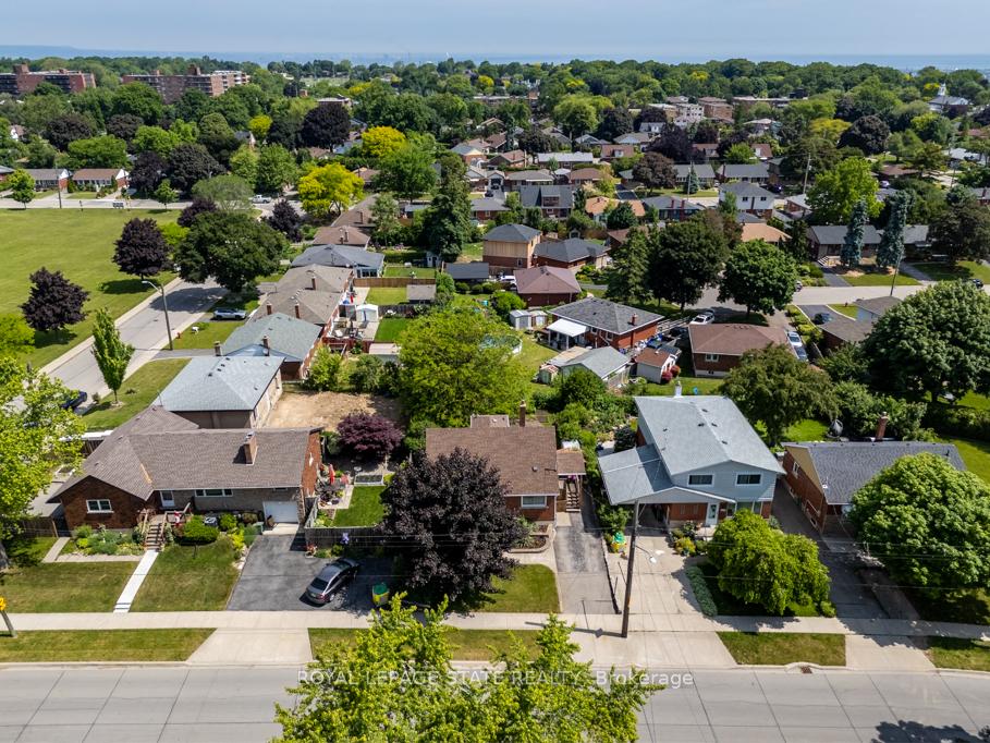 Photo 5 of 129 Broker Drive, Hamilton, Huntington — HOMEH