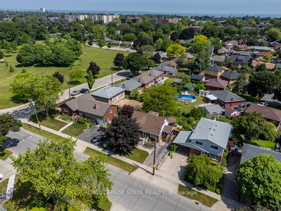Photo 6 of 129 Broker Drive, Hamilton, Huntington — HOMEH