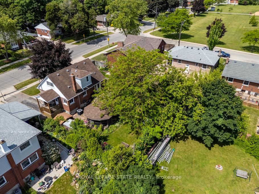 Photo 7 of 129 Broker Drive, Hamilton, Huntington — HOMEH