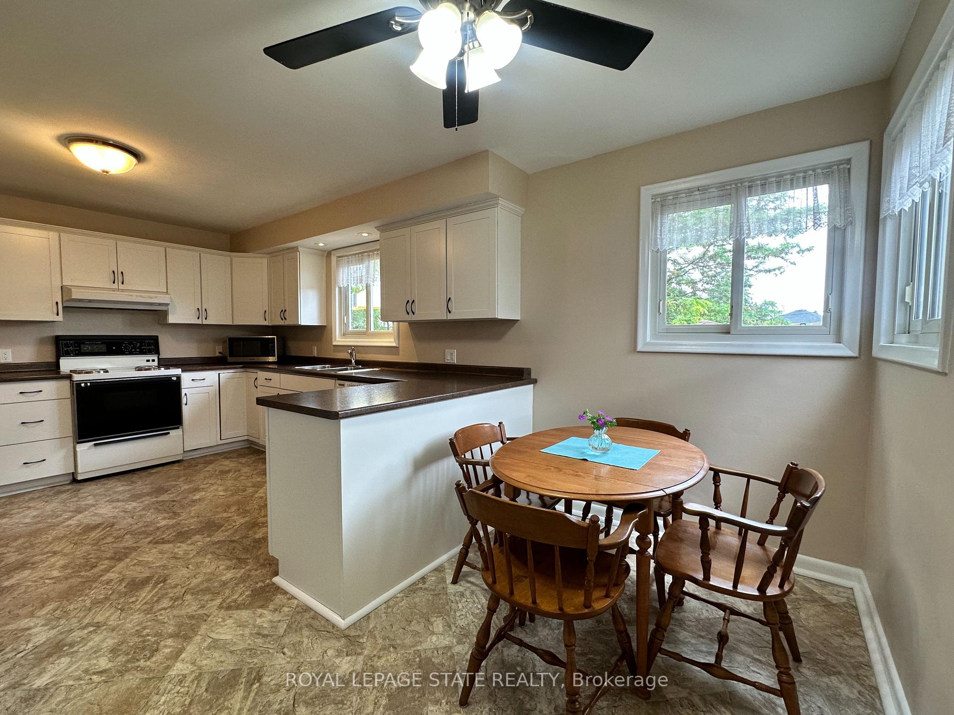 Photo 14 of 129 Broker Drive, Hamilton, Huntington — HOMEH