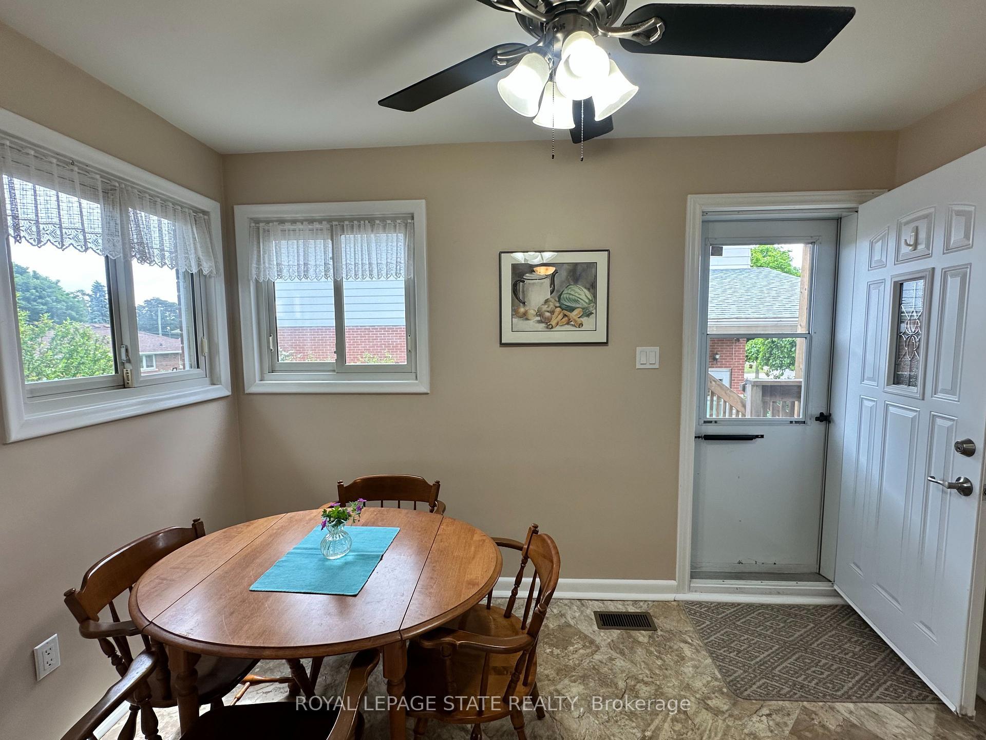 Photo 16 of 129 Broker Drive, Hamilton, Huntington — HOMEH