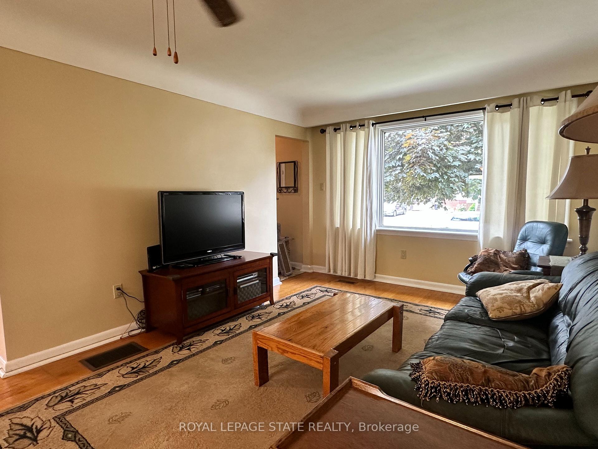 Photo 19 of 129 Broker Drive, Hamilton, Huntington — HOMEH