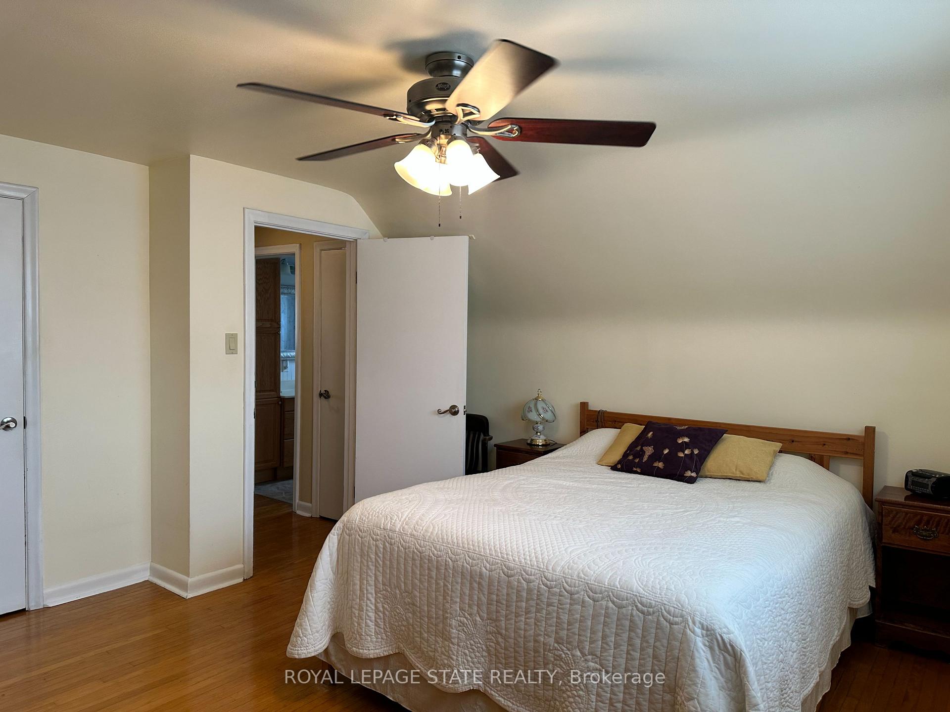 Photo 26 of 129 Broker Drive, Hamilton, Huntington — HOMEH