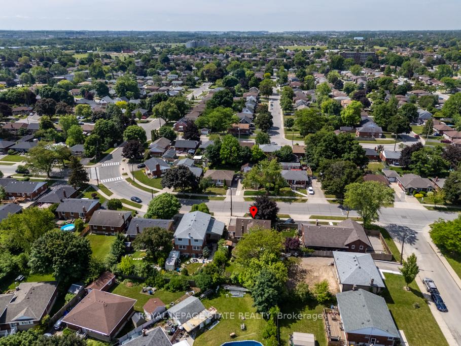 Photo 39 of 129 Broker Drive, Hamilton, Huntington — HOMEH