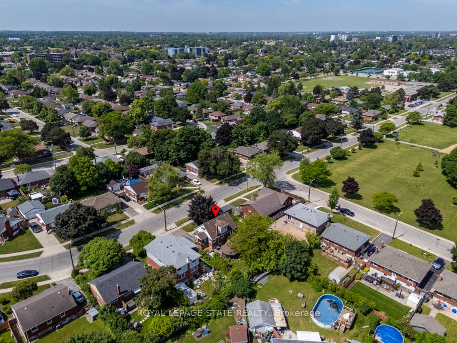 Photo 40 of 129 Broker Drive, Hamilton, Huntington — HOMEH