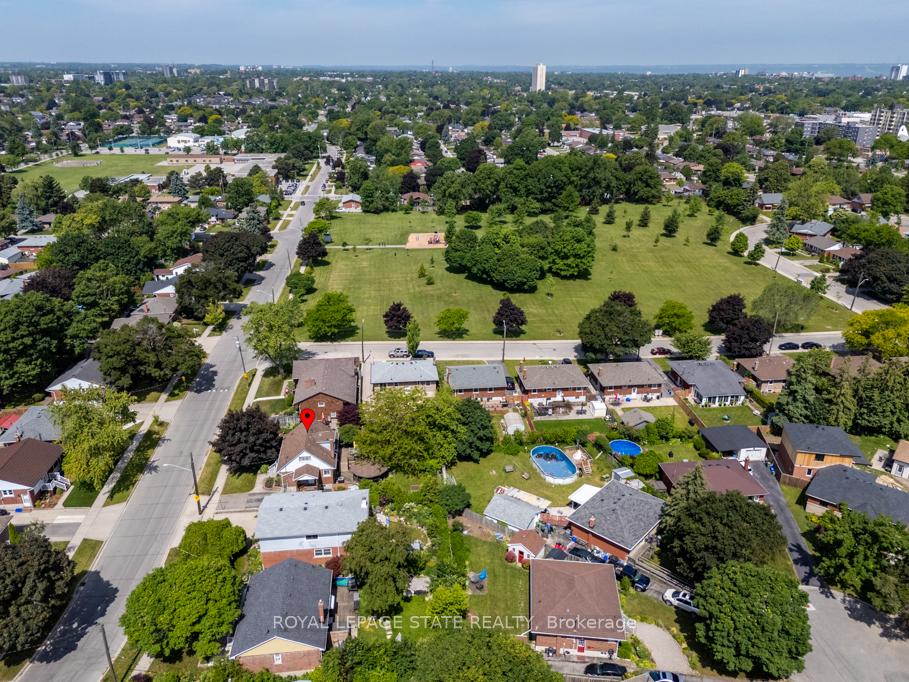Photo 41 of 129 Broker Drive, Hamilton, Huntington — HOMEH