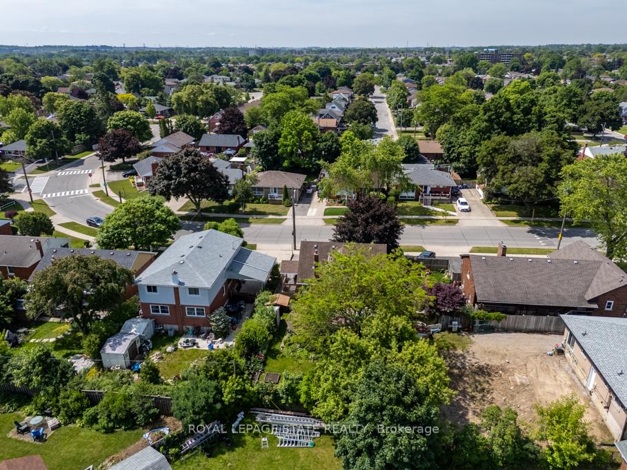Photo 42 of 129 Broker Drive, Hamilton, Huntington — HOMEH
