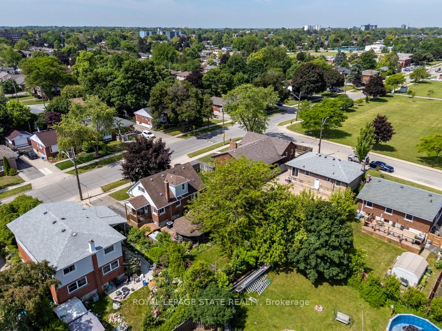Photo 43 of 129 Broker Drive, Hamilton, Huntington — HOMEH