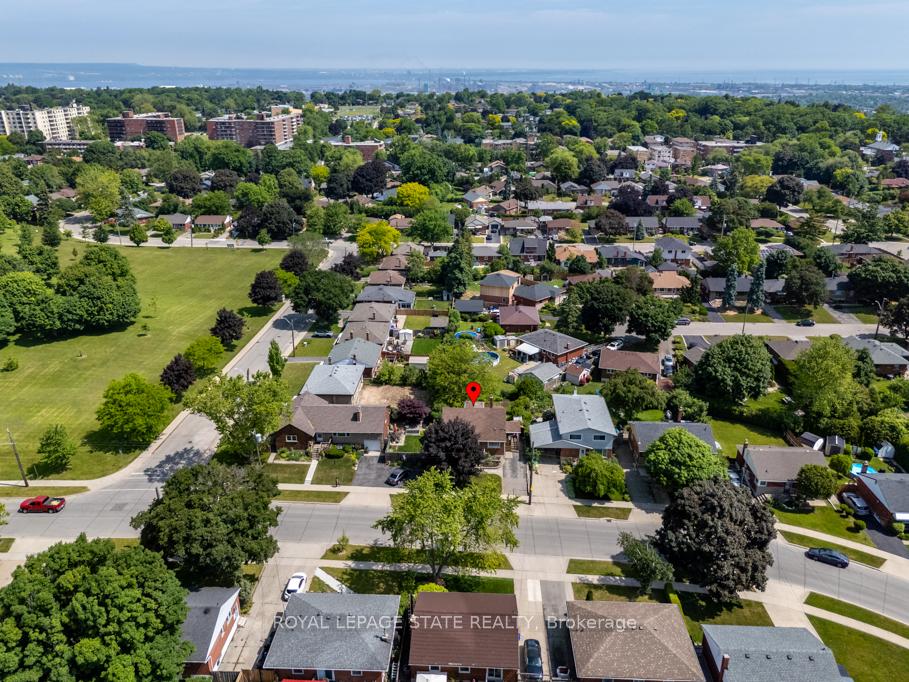 Photo 47 of 129 Broker Drive, Hamilton, Huntington — HOMEH