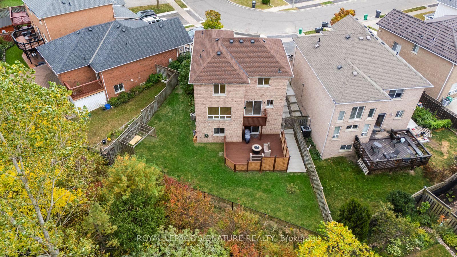 Photo 2 of 38 Charleswood Circle, Brampton, Fletcher's Meadow — HOMEH