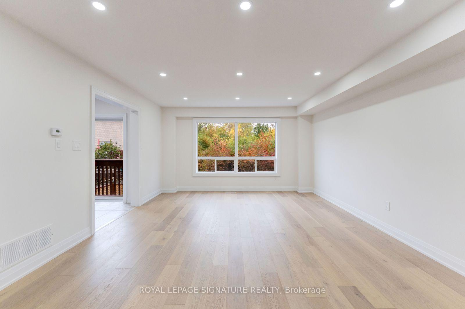Photo 6 of 38 Charleswood Circle, Brampton, Fletcher's Meadow — HOMEH
