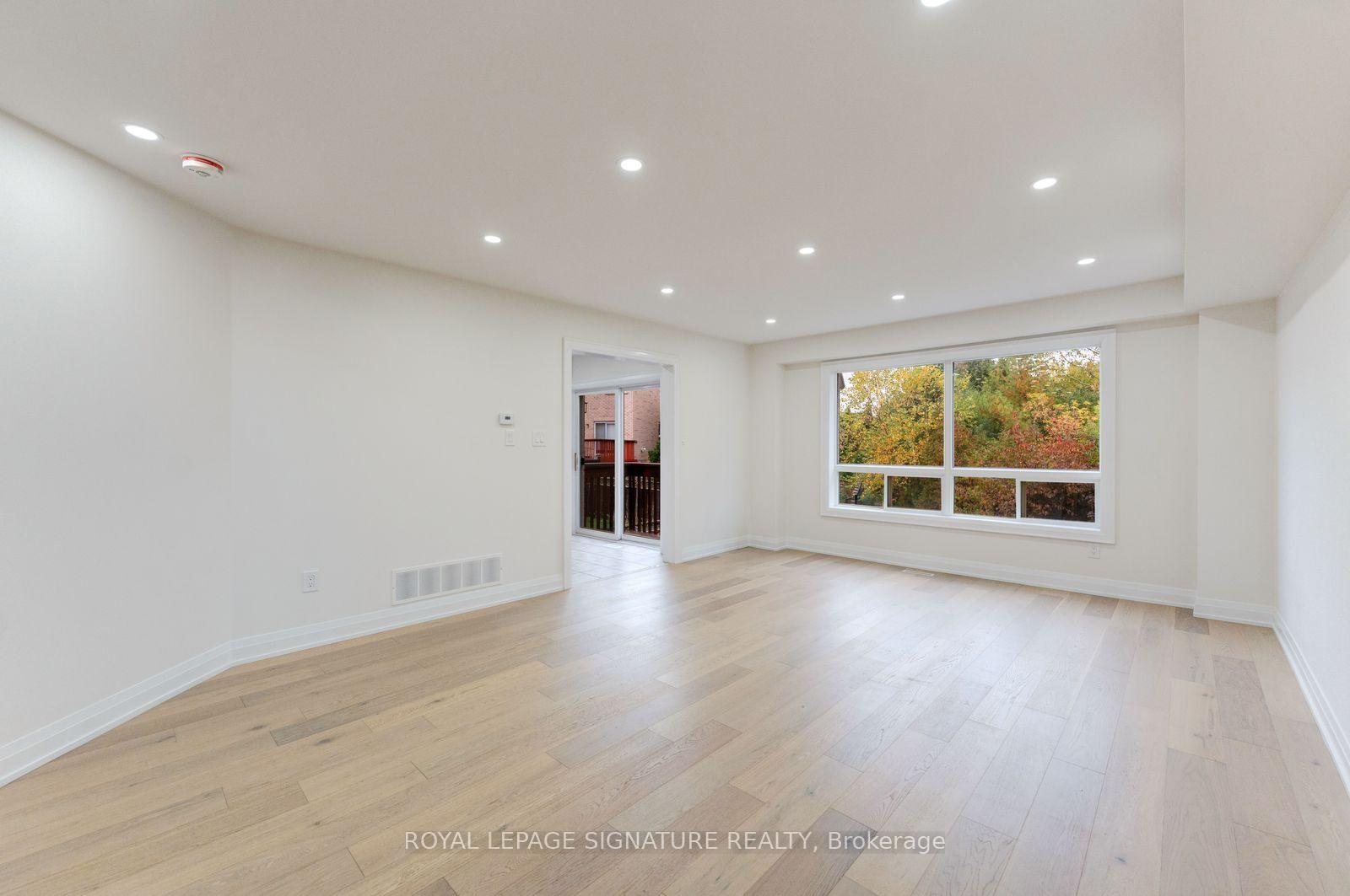 Photo 7 of 38 Charleswood Circle, Brampton, Fletcher's Meadow — HOMEH