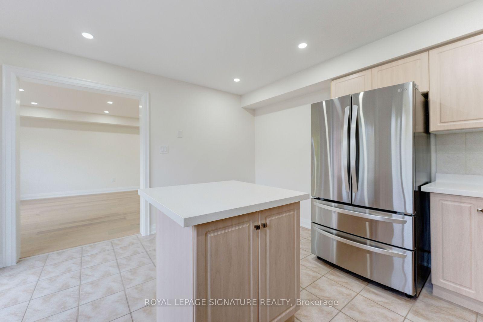 Photo 14 of 38 Charleswood Circle, Brampton, Fletcher's Meadow — HOMEH