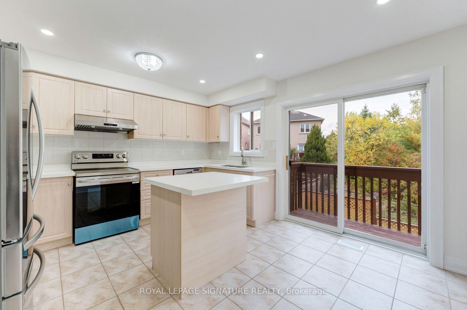 Photo 15 of 38 Charleswood Circle, Brampton, Fletcher's Meadow — HOMEH