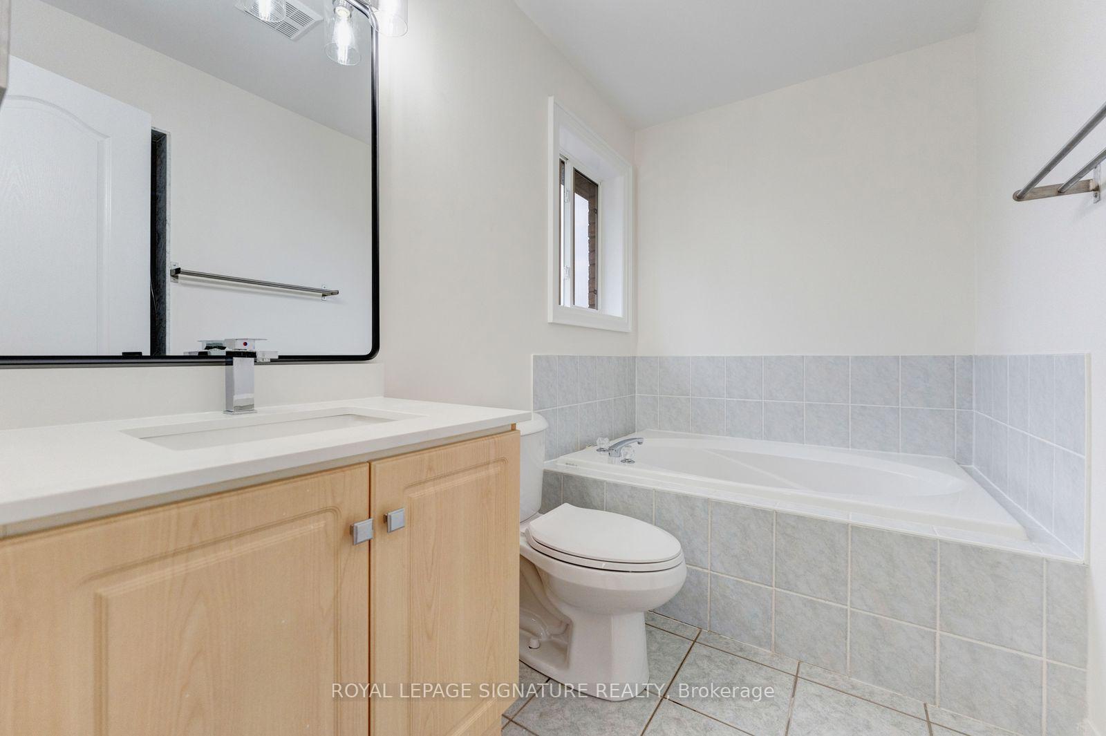 Photo 21 of 38 Charleswood Circle, Brampton, Fletcher's Meadow — HOMEH