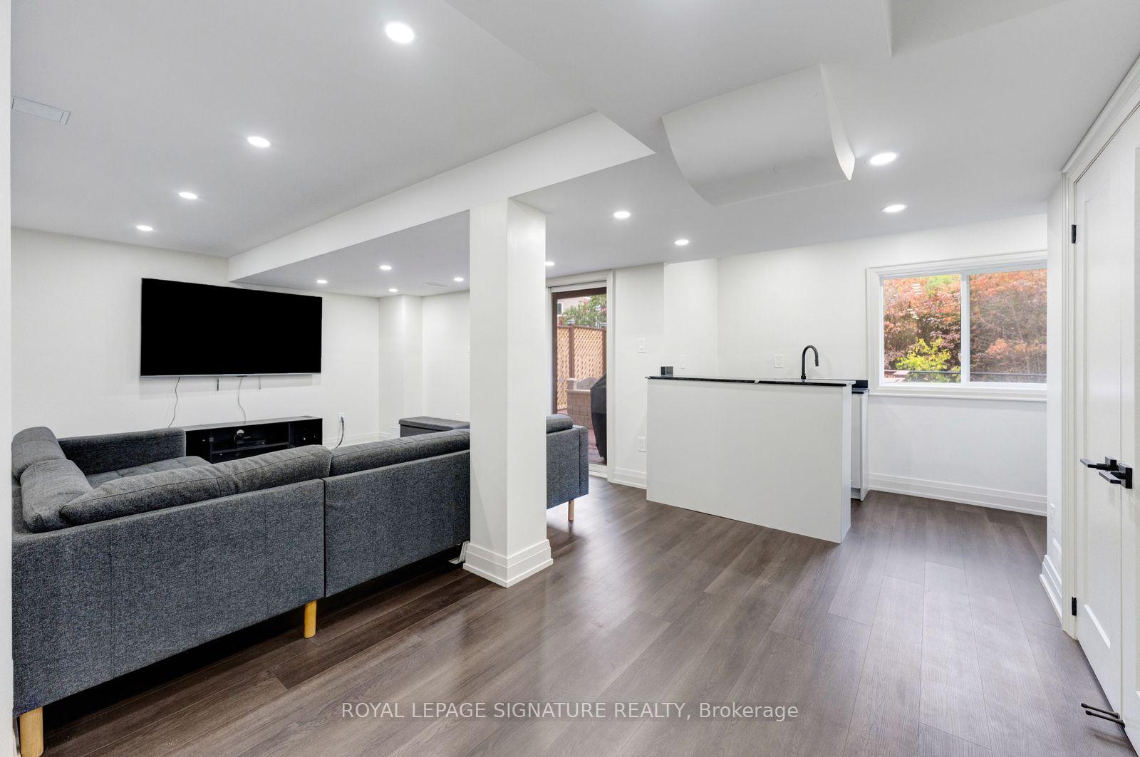 Photo 29 of 38 Charleswood Circle, Brampton, Fletcher's Meadow — HOMEH