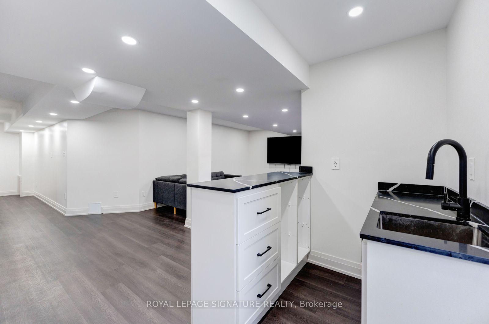 Photo 32 of 38 Charleswood Circle, Brampton, Fletcher's Meadow — HOMEH