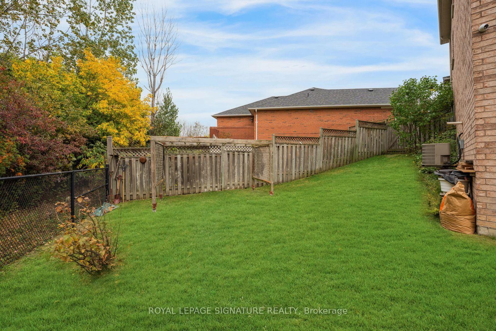 Photo 36 of 38 Charleswood Circle, Brampton, Fletcher's Meadow — HOMEH