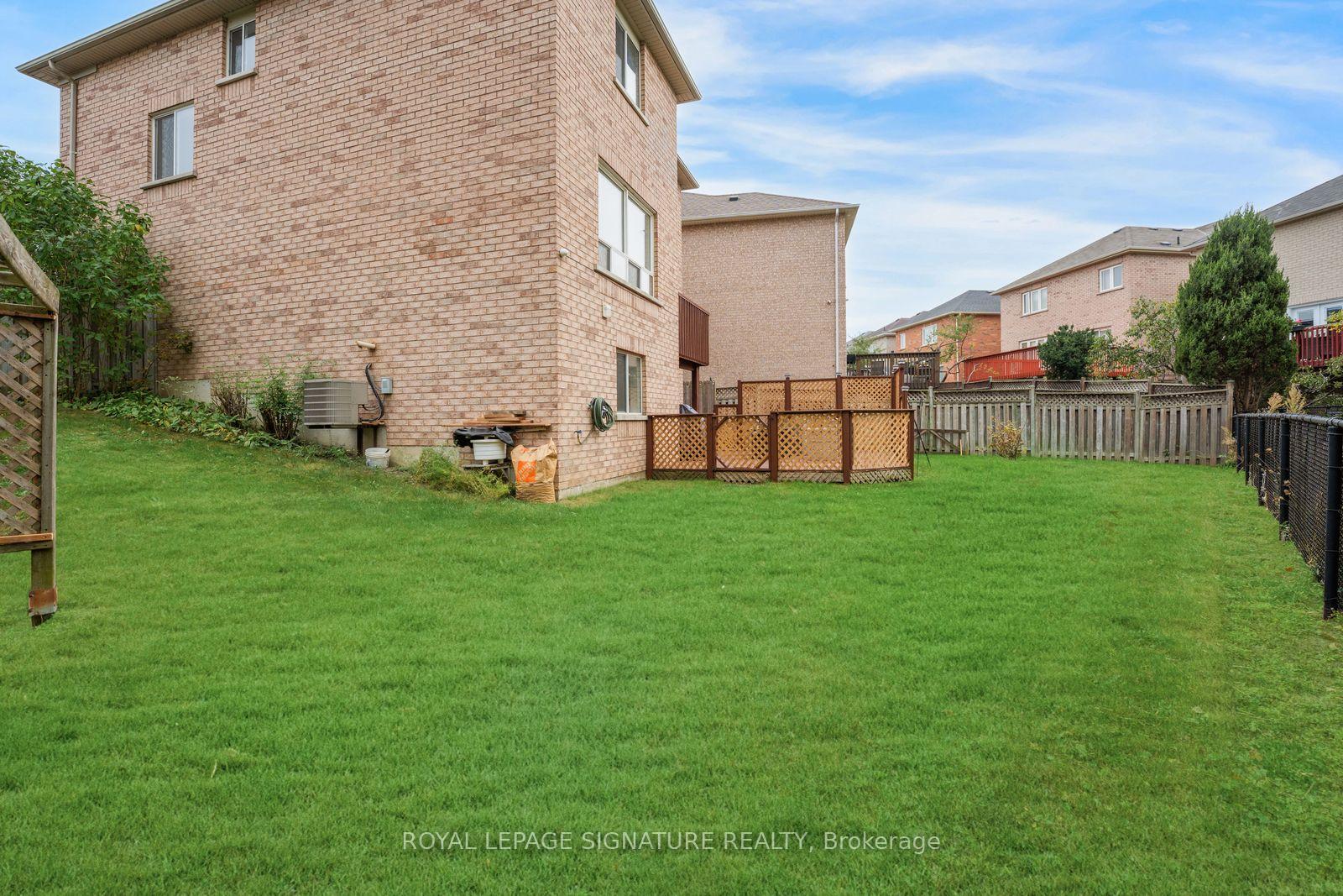 Photo 37 of 38 Charleswood Circle, Brampton, Fletcher's Meadow — HOMEH