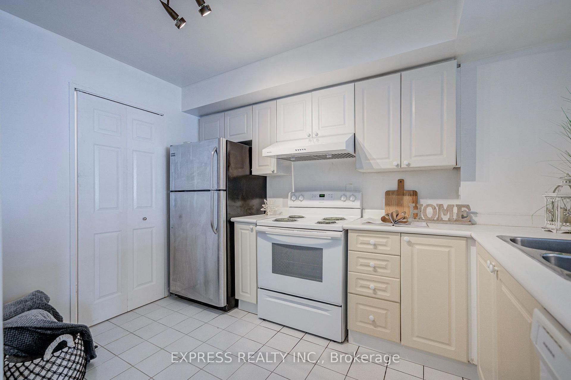 Photo 6 of Unit 1111, 18 Lee Centre Drive, Scarborough, Woburn — HOMEH