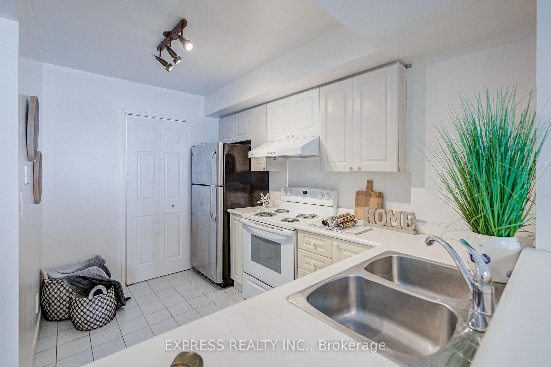 Photo 10 of Unit 1111, 18 Lee Centre Drive, Scarborough, Woburn — HOMEH