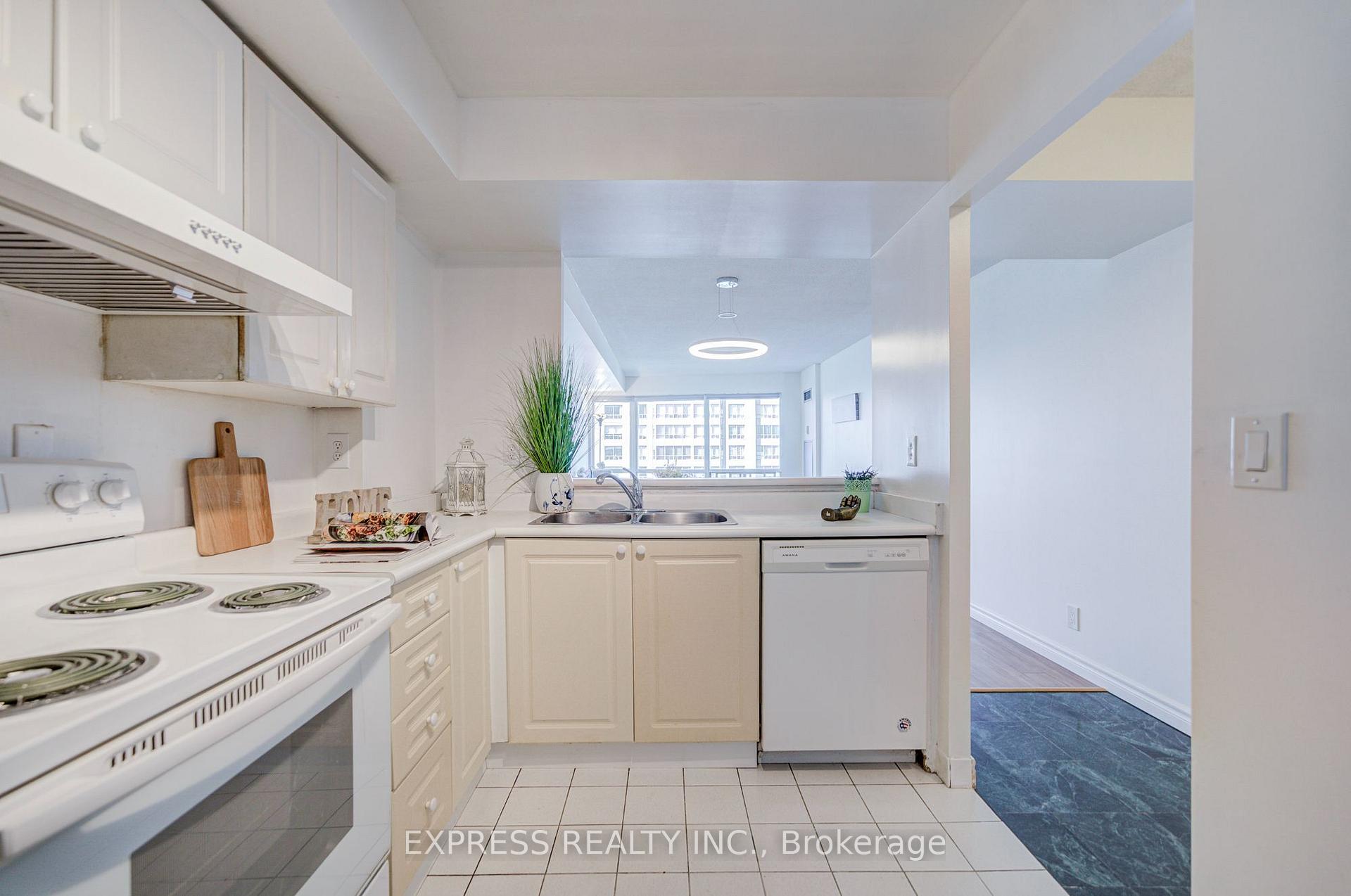 Photo 11 of Unit 1111, 18 Lee Centre Drive, Scarborough, Woburn — HOMEH
