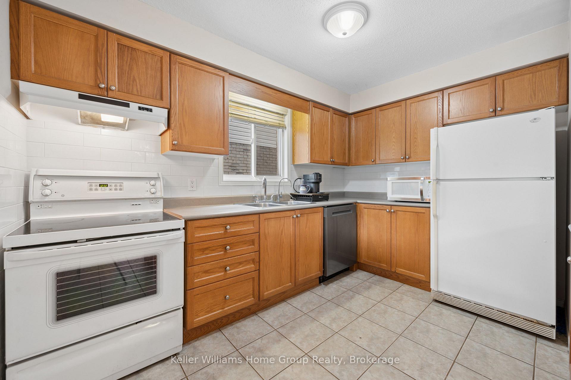 Photo 9 of 97 Teal Drive, Guelph, Kortright Hills — HOMEH