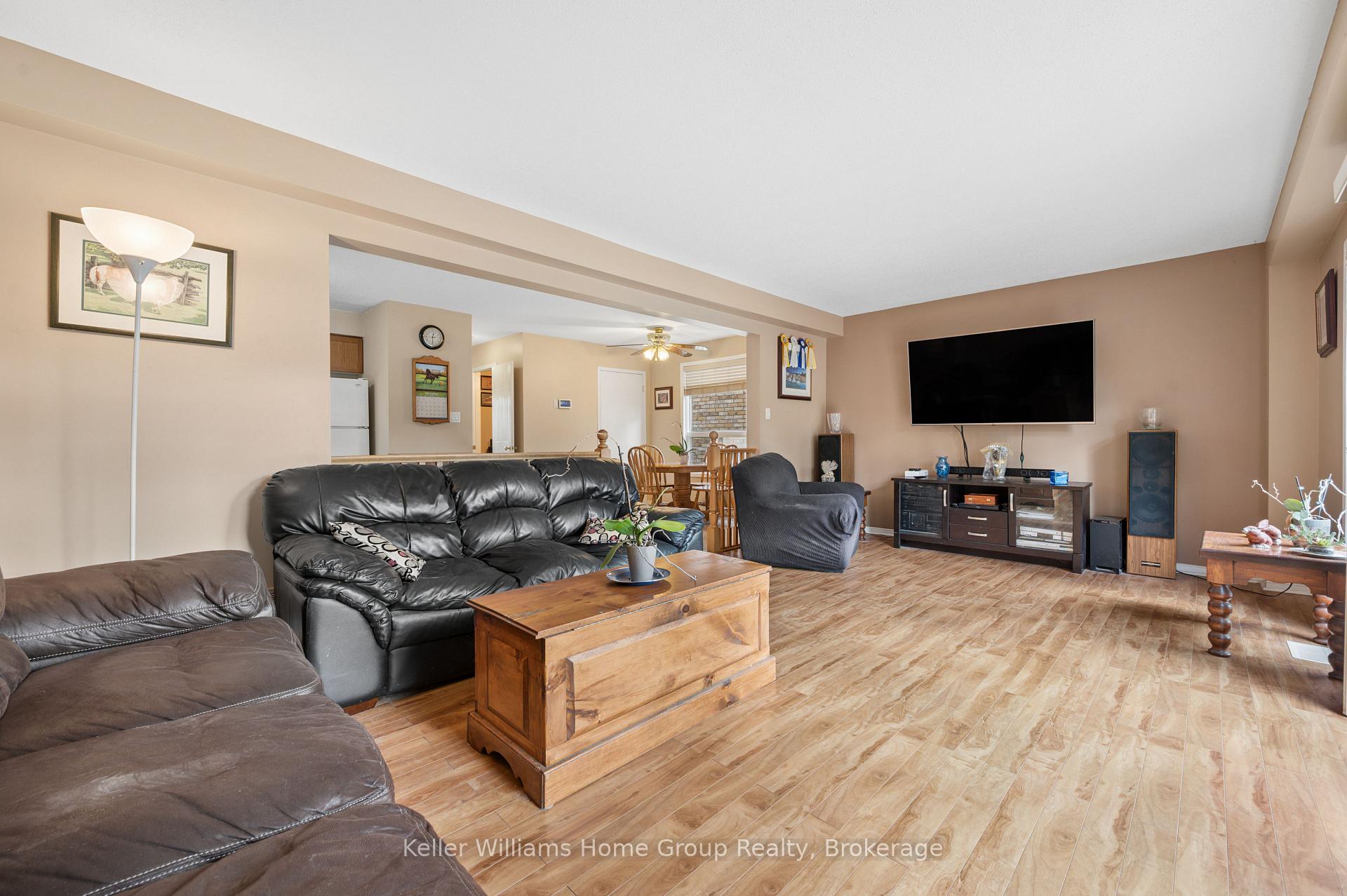 Photo 11 of 97 Teal Drive, Guelph, Kortright Hills — HOMEH