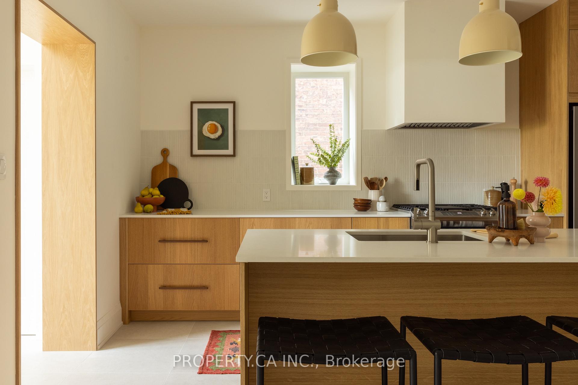 Photo 7 of 197 Roxton Road, Toronto, Trinity-Bellwoods — HOMEH