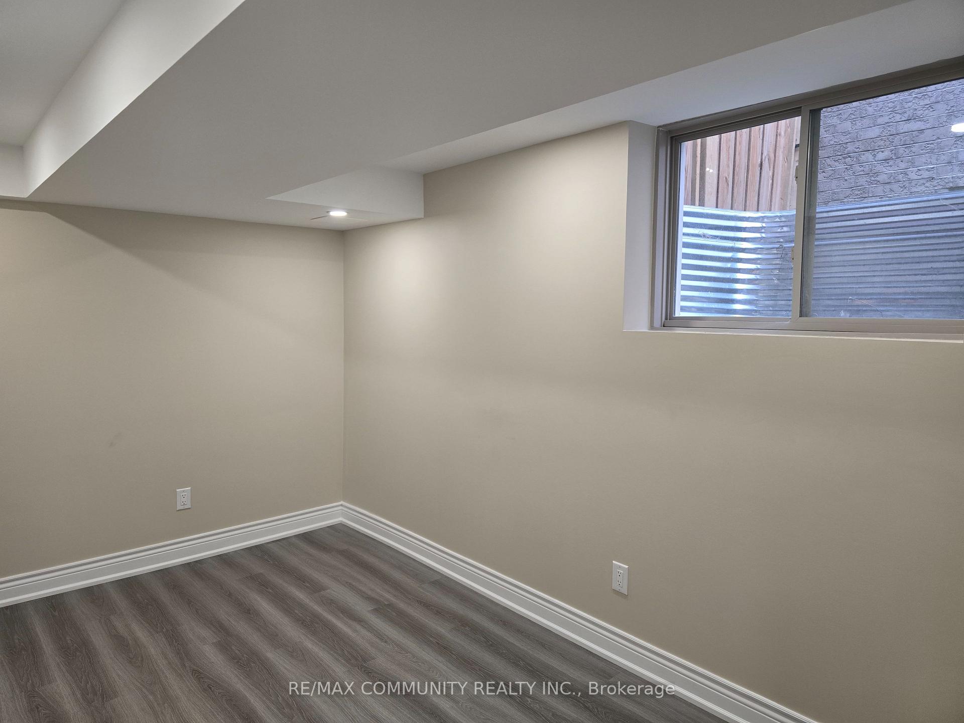 Photo 5 of 8 Hassard-Short Lane, Ajax, South East — HOMEH