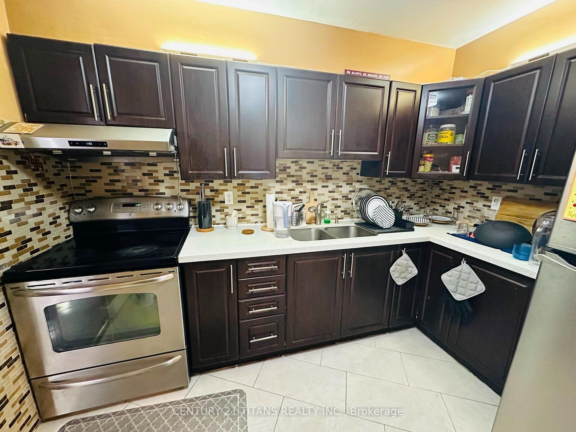 Photo 10 of Unit 311, 10 Edgecliffe Golfway, Toronto, Flemingdon Park — HOMEH