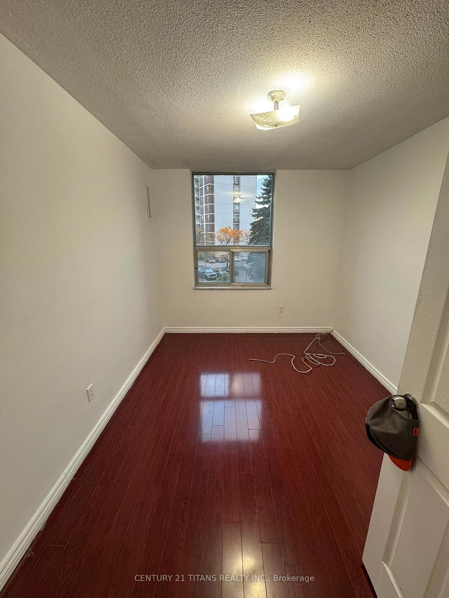 Photo 12 of Unit 311, 10 Edgecliffe Golfway, Toronto, Flemingdon Park — HOMEH