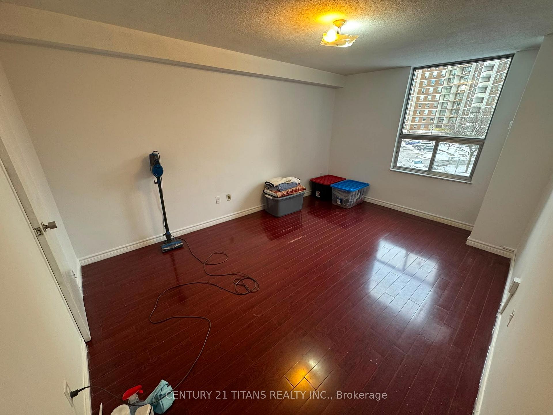 Photo 13 of Unit 311, 10 Edgecliffe Golfway, Toronto, Flemingdon Park — HOMEH