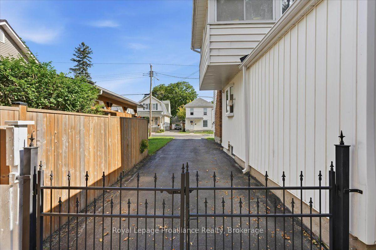 Photo 39 of 90 Chatham Street, Belleville, Belleville Ward — HOMEH