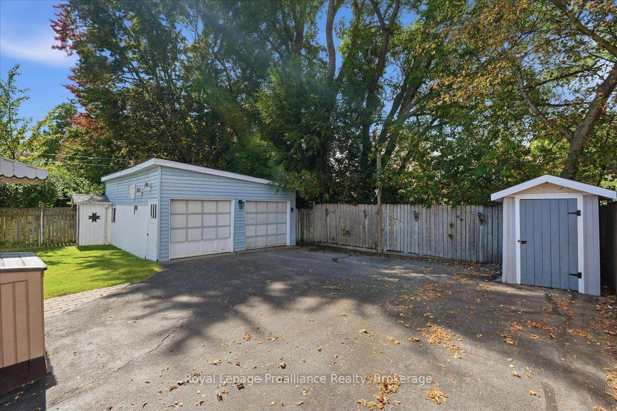 Photo 40 of 90 Chatham Street, Belleville, Belleville Ward — HOMEH