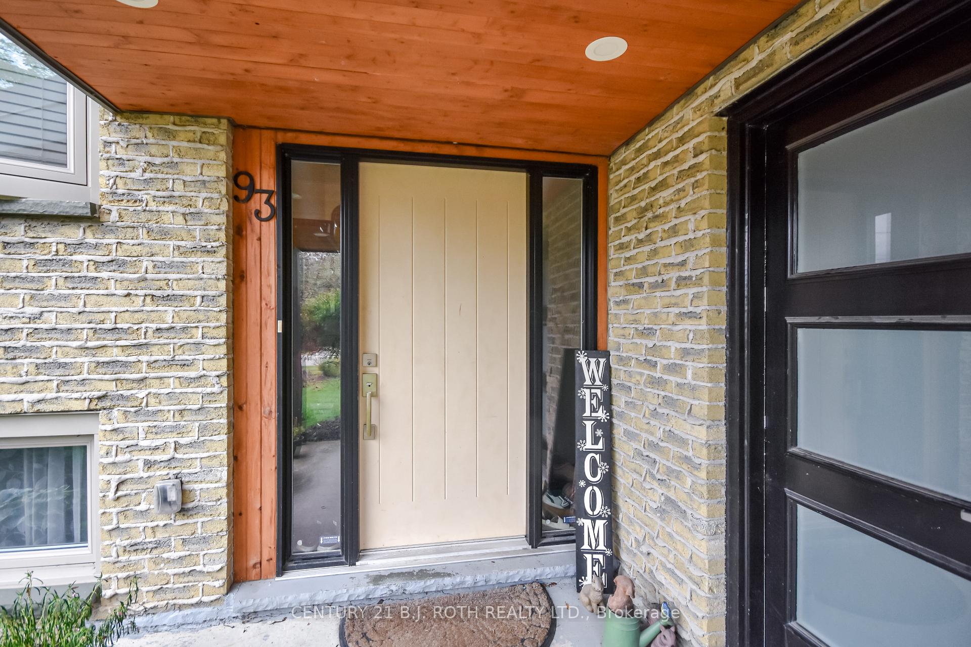 Photo 3 of 93 Grove Street E, Barrie, Wellington — HOMEH