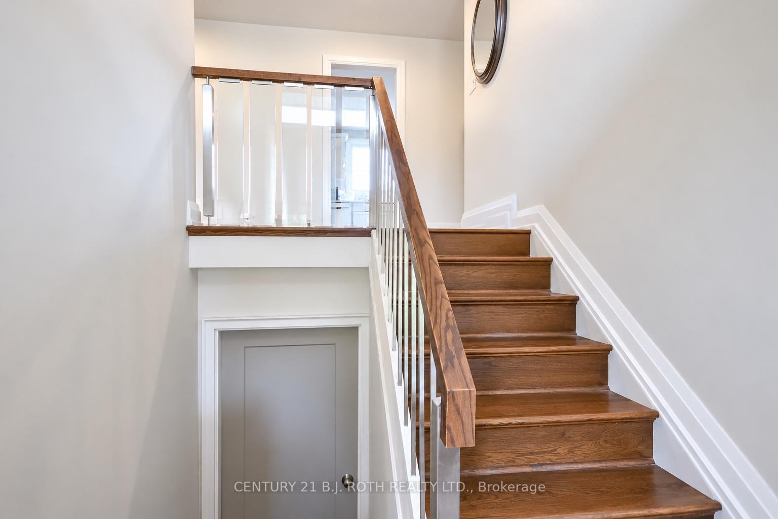 Photo 5 of 93 Grove Street E, Barrie, Wellington — HOMEH