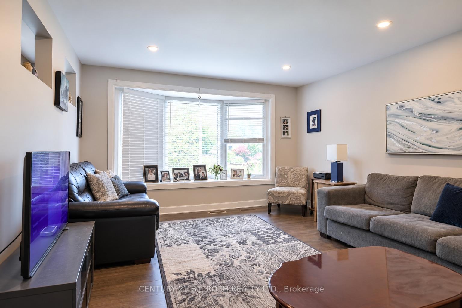 Photo 6 of 93 Grove Street E, Barrie, Wellington — HOMEH
