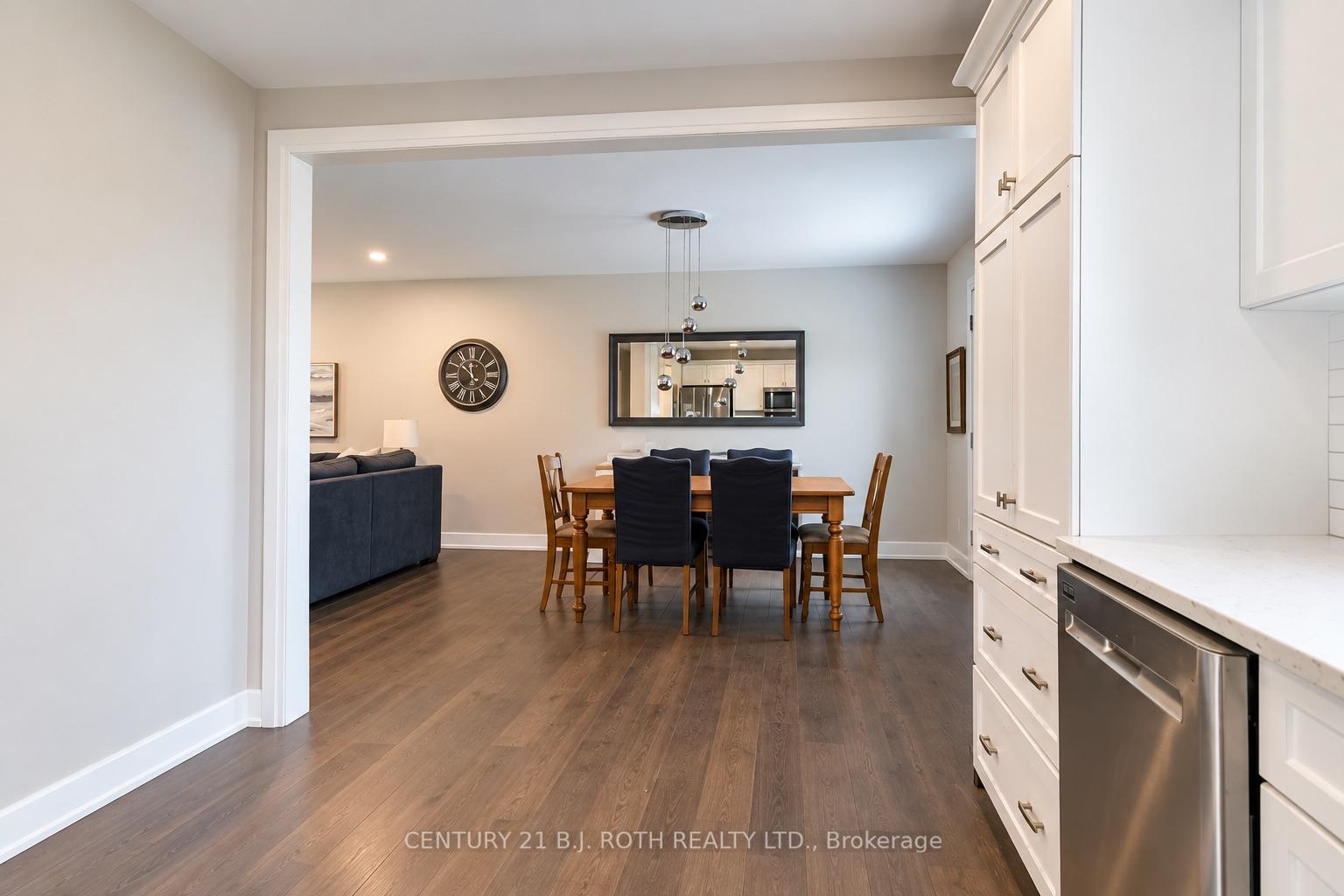 Photo 10 of 93 Grove Street E, Barrie, Wellington — HOMEH