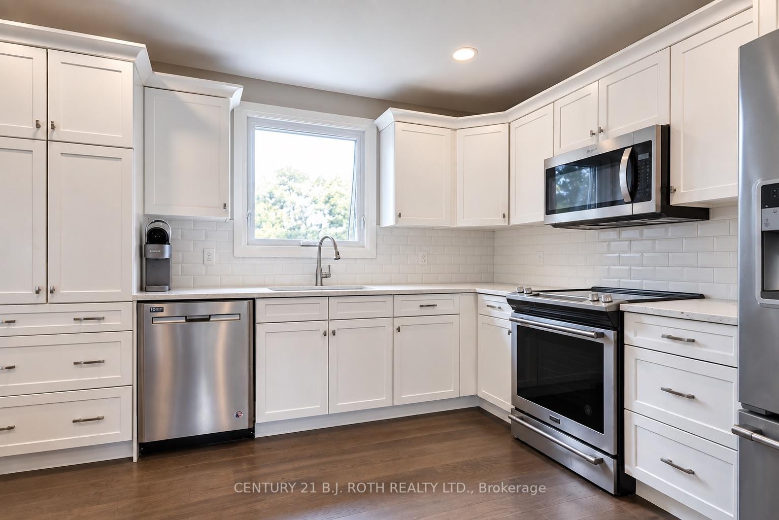 Photo 11 of 93 Grove Street E, Barrie, Wellington — HOMEH