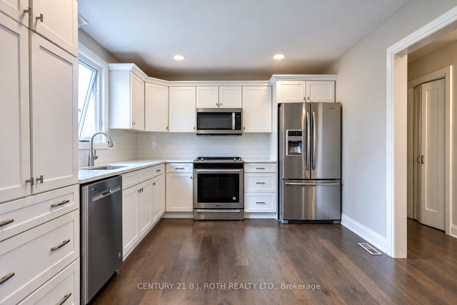 Photo 13 of 93 Grove Street E, Barrie, Wellington — HOMEH